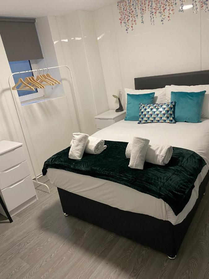 Double Ensuite Rooms Swansea Exterior photo