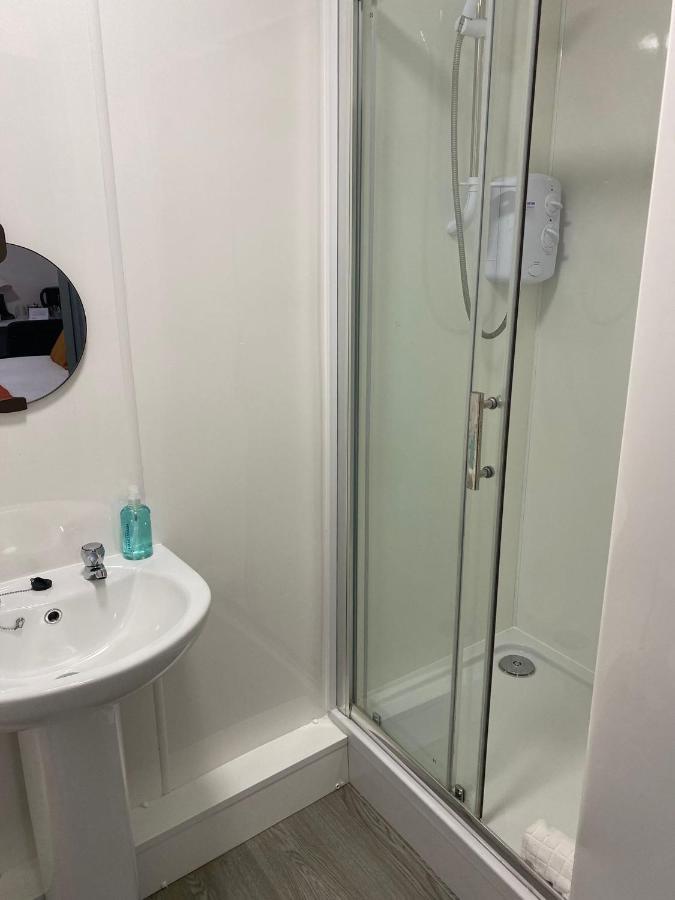 Double Ensuite Rooms Swansea Exterior photo