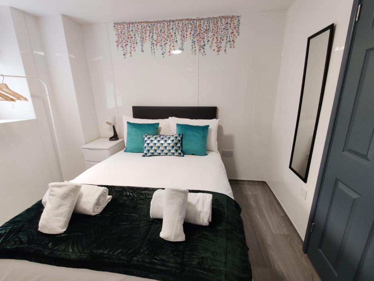Double Ensuite Rooms Swansea Exterior photo