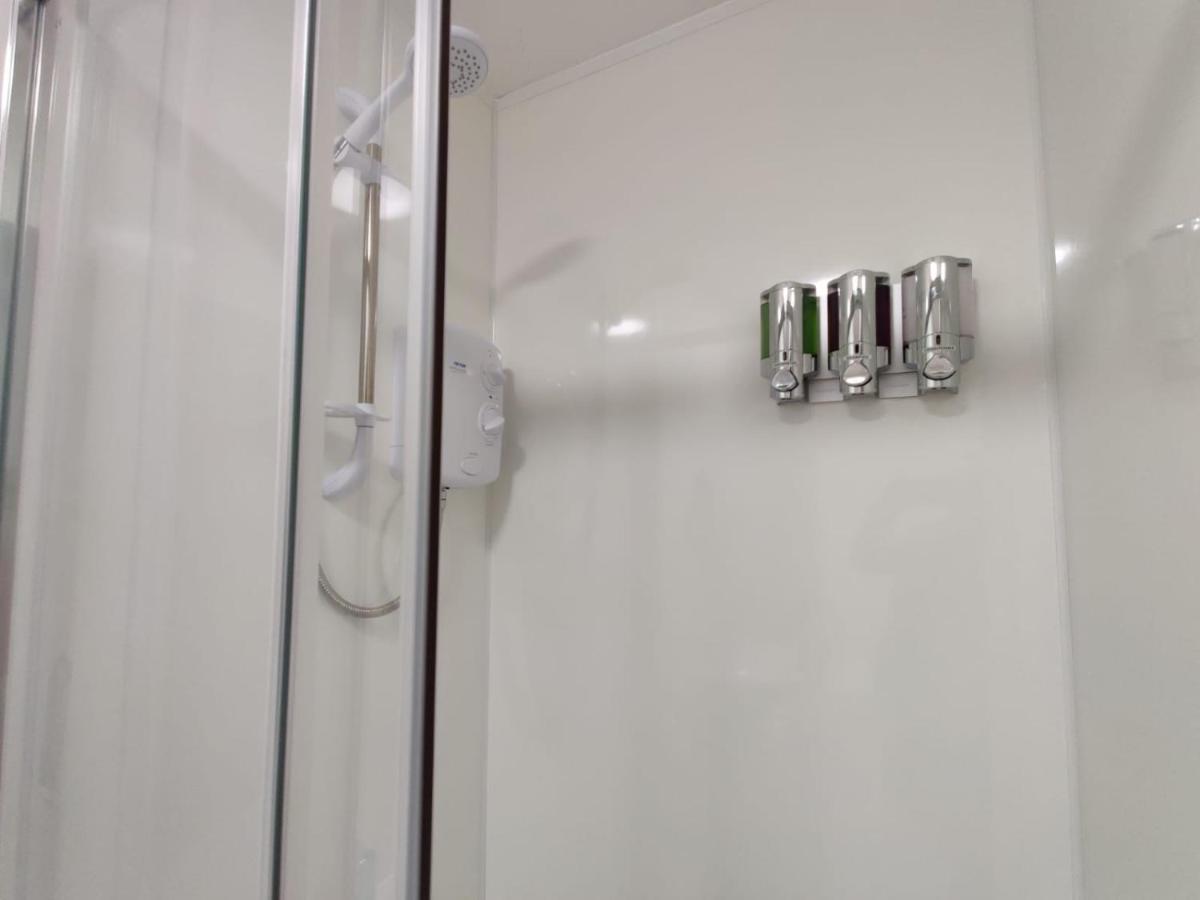 Double Ensuite Rooms Swansea Exterior photo