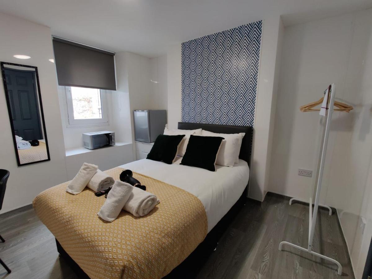 Double Ensuite Rooms Swansea Exterior photo