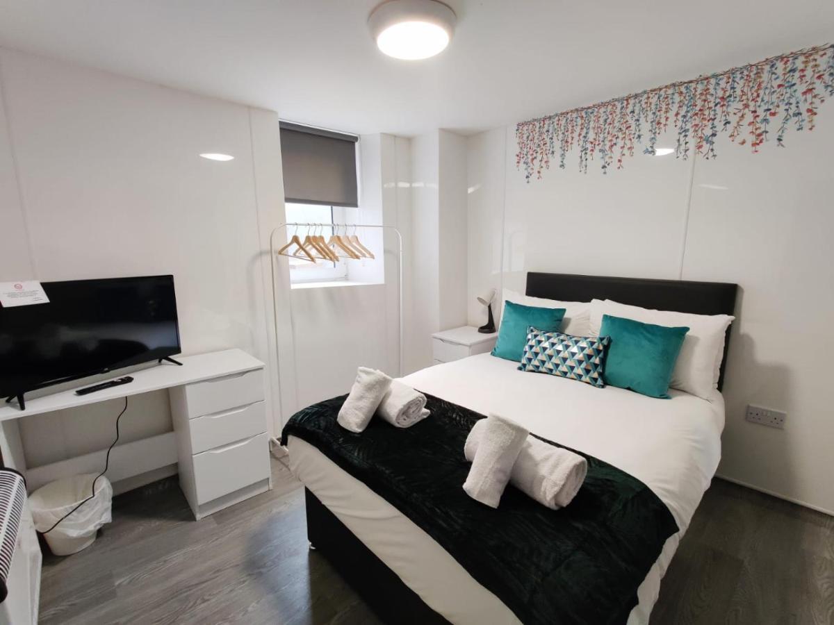 Double Ensuite Rooms Swansea Exterior photo