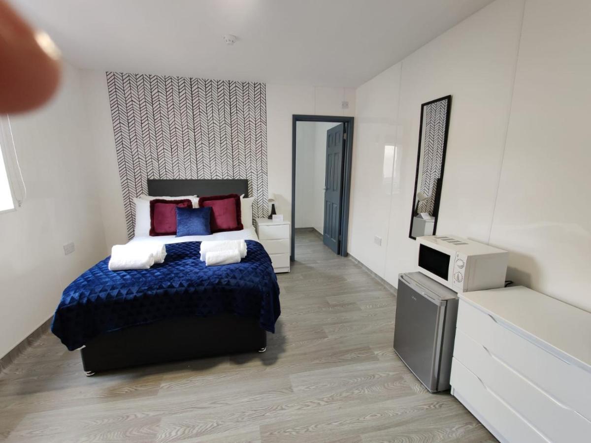 Double Ensuite Rooms Swansea Exterior photo