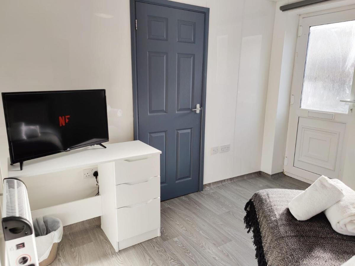 Double Ensuite Rooms Swansea Exterior photo