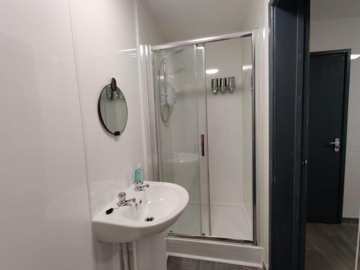 Double Ensuite Rooms Swansea Exterior photo